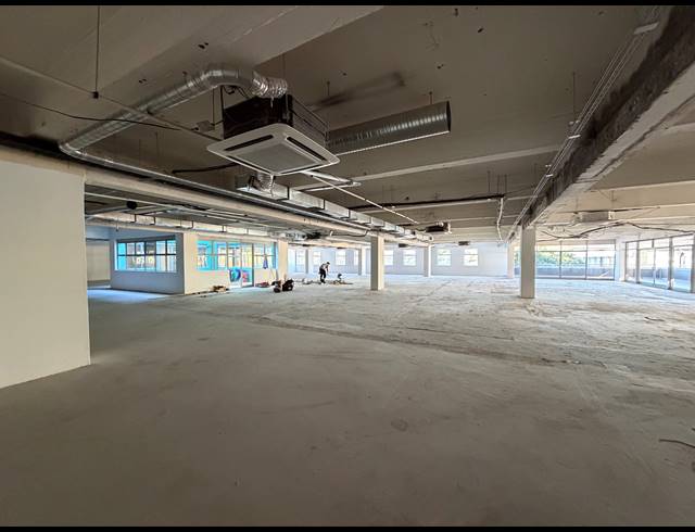1,218M² BUILDING TO LET IN FORESHORE
